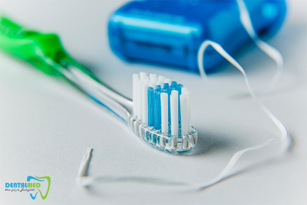 Use a toothbrush and floss استفاده از مسواک و نخ دندان